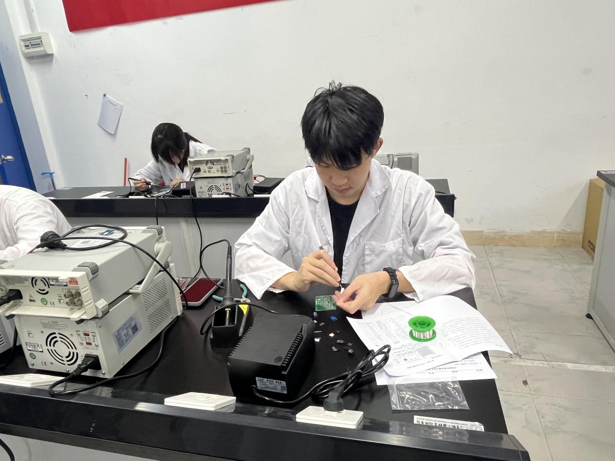 技能筑梦，创新未来 康复保健系成功举办第十一届学生职业技能大赛之智能电子产品设计与开发赛项